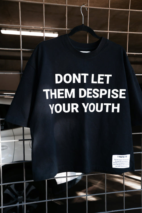 "DONT LET THEM DESPISE YOUR YOUTH" Cropped T-Shirt - BLACK