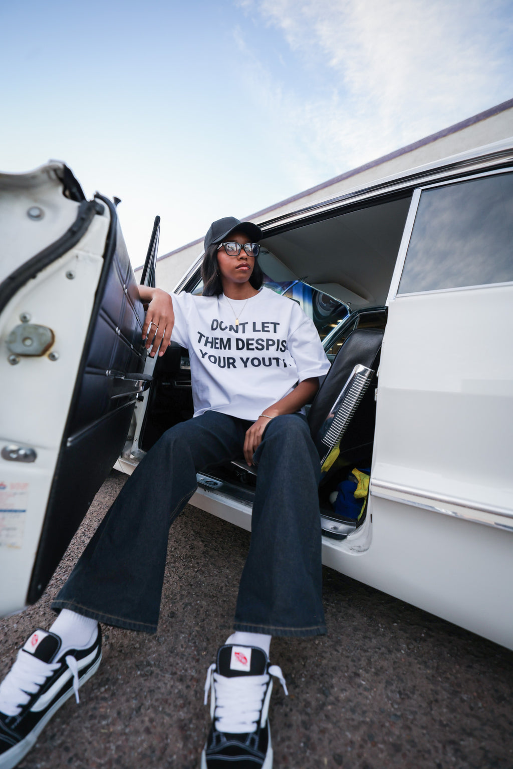 "DONT LET THEM DESPISE YOUR YOUTH" Cropped T-Shirt - WHITE