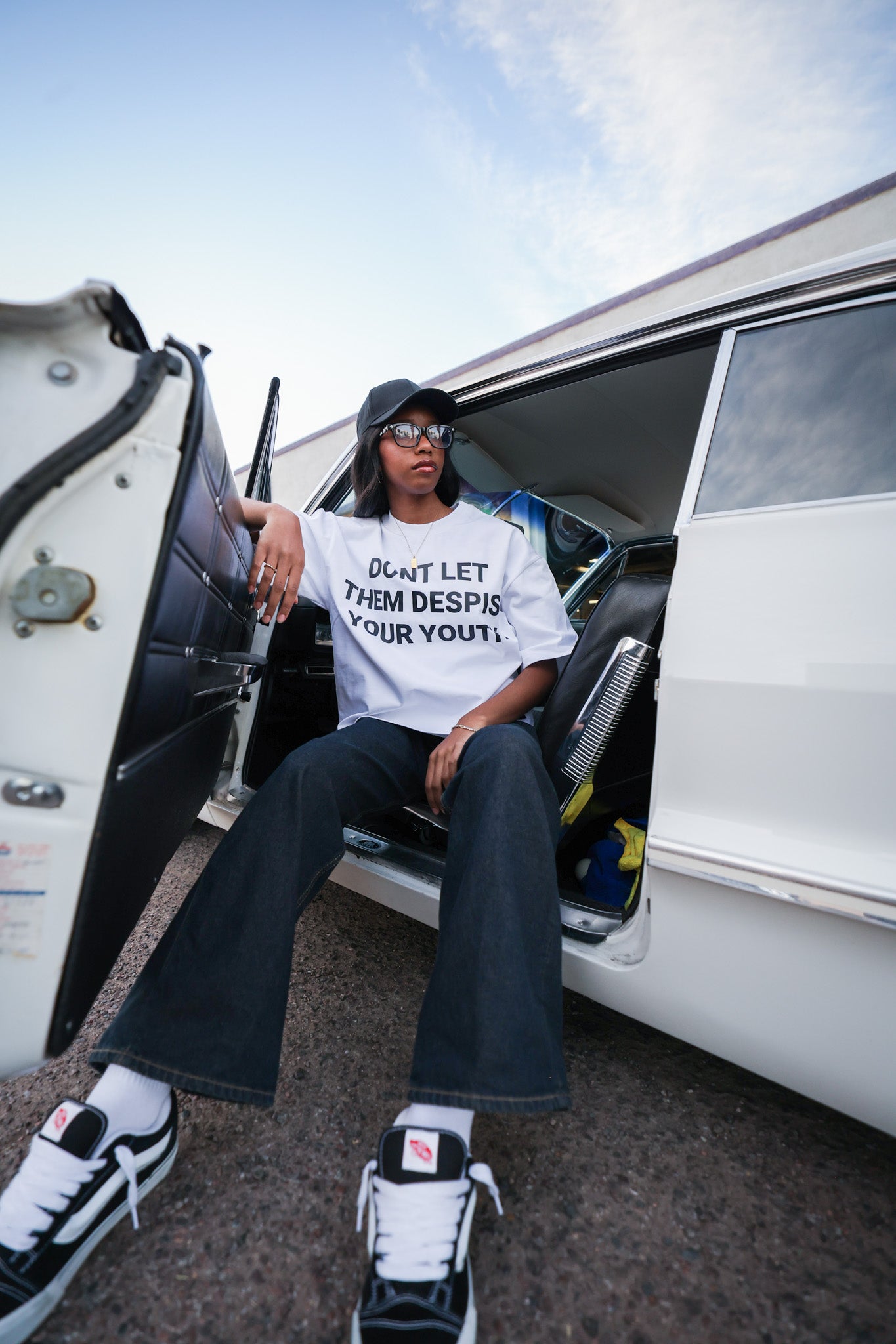 "DONT LET THEM DESPISE YOUR YOUTH" Cropped T-Shirt - WHITE