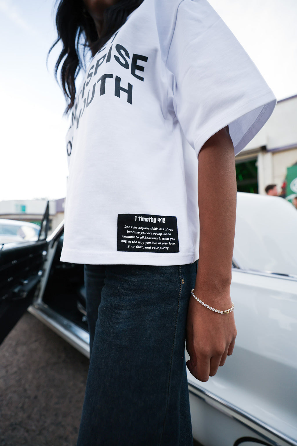 "DONT LET THEM DESPISE YOUR YOUTH" Cropped T-Shirt - WHITE